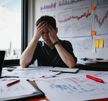 Common mistakes in market analysis infographic