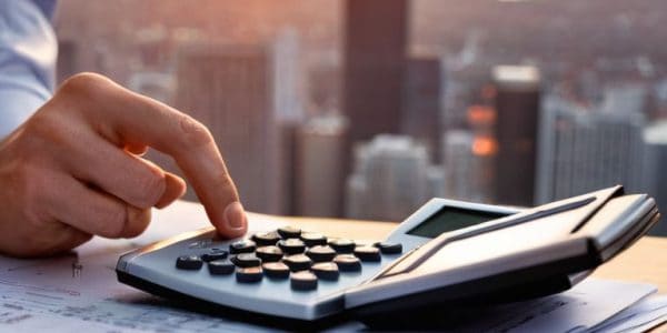 Valuation multiples P/E EV/EBITDA explained
